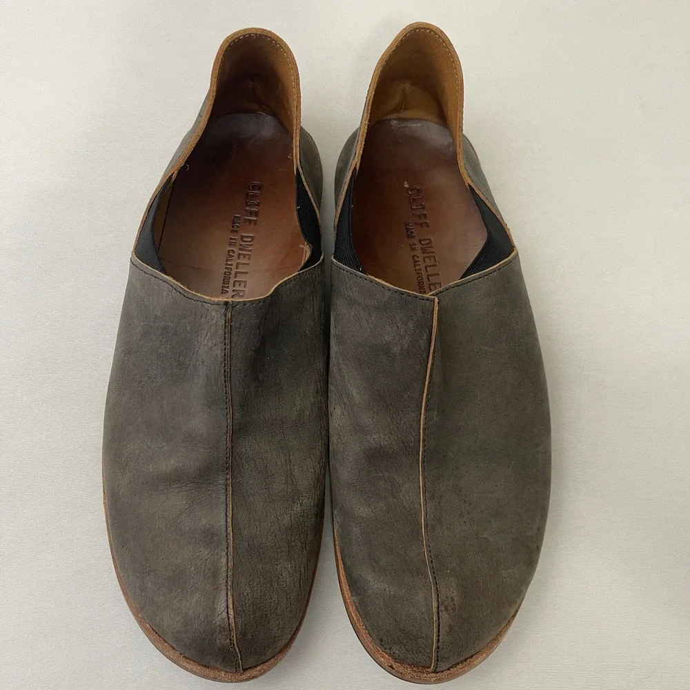 Cydwoq Cliff Dweller Runner Shoes‎ Mens Size 40 US 7 Gray Leather Slip On Flats